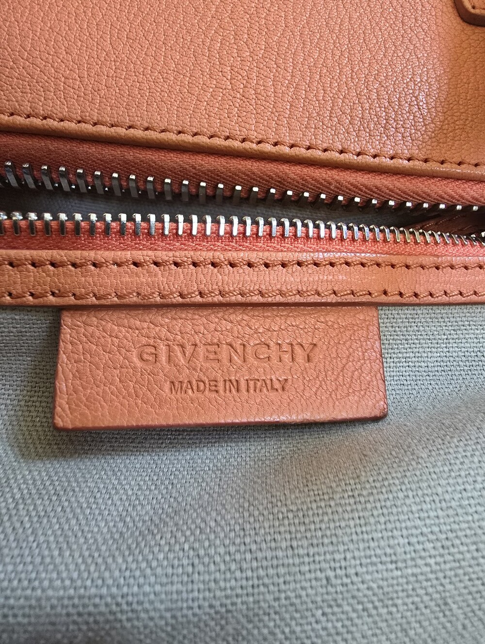 Givenchy Orange  Antigona Shoulder Bag  Goatskin Leather. - Picture 13 of 16